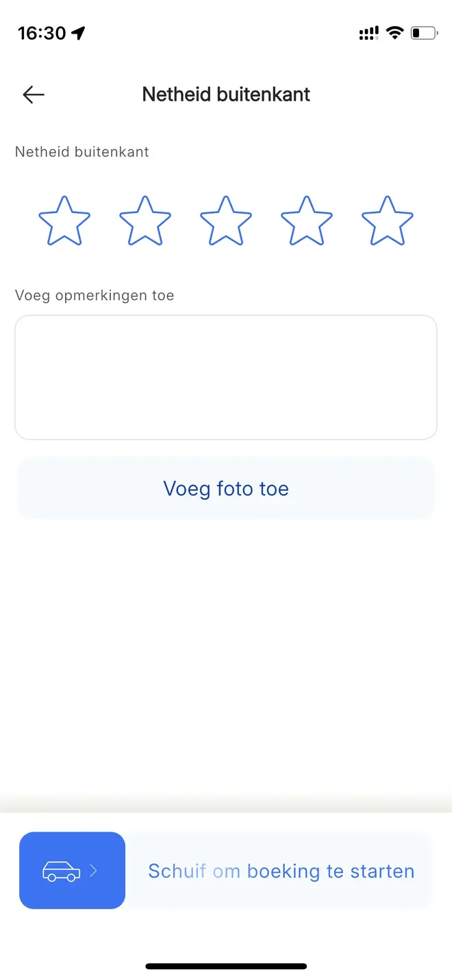 Appscherm waarin de medewerker swipet om de boeking te starten